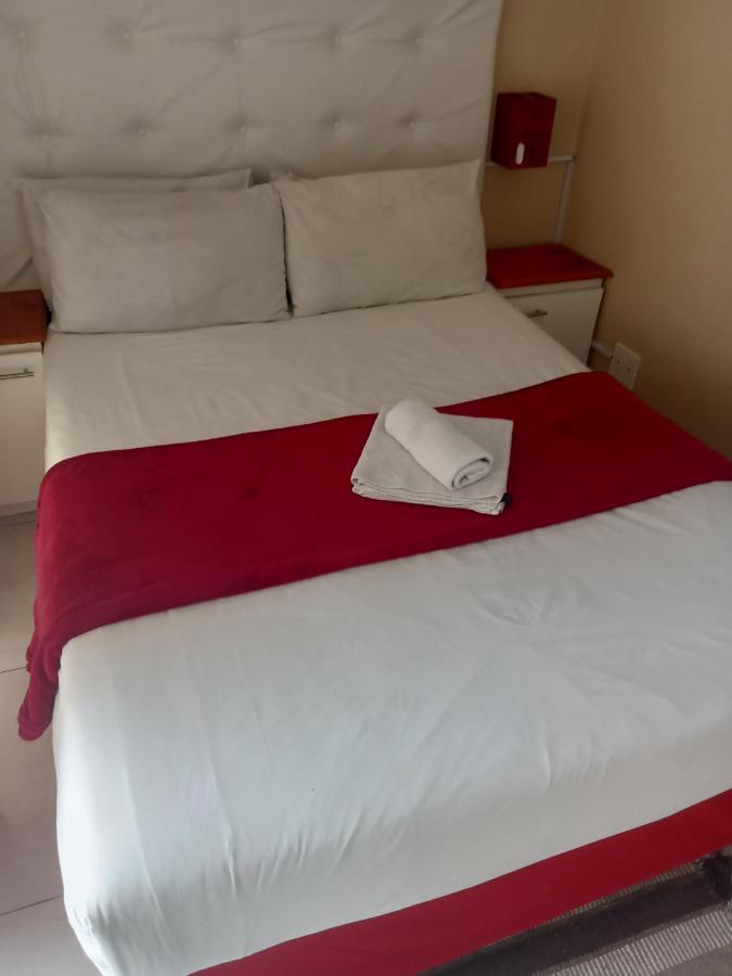 Emampingeni lodge Bizana Eksteriør billede